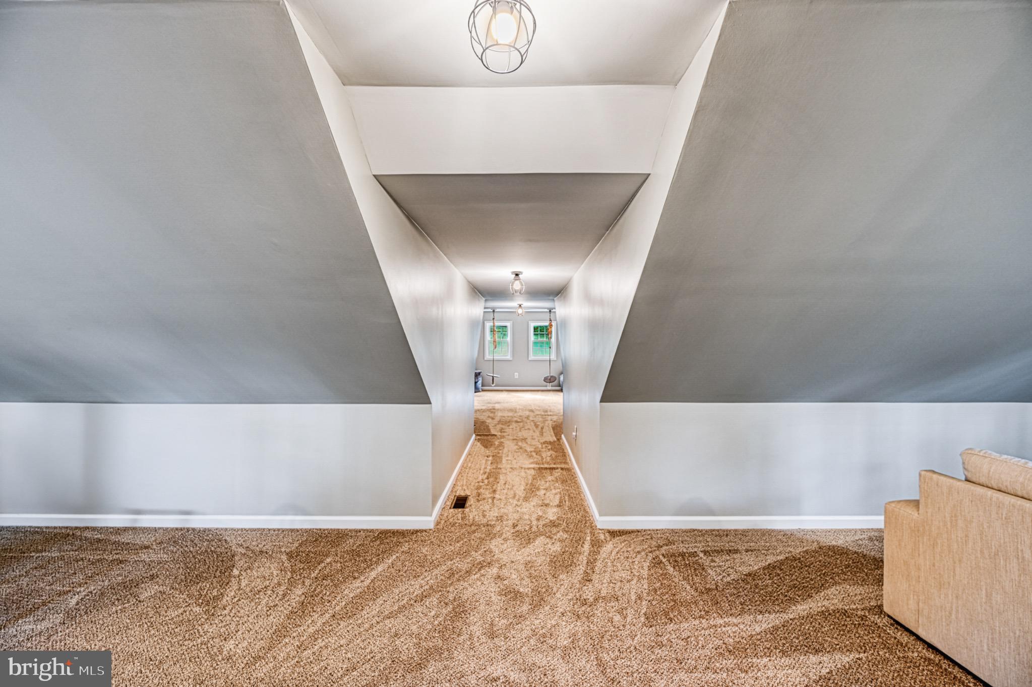 7320 Old Dickersons Road Orange, VA 22960 - Photo 61 of 119 Spacious hallway with inviting natural light.