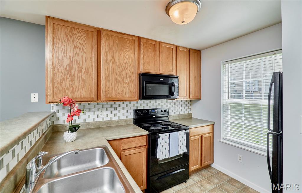 6103 Spring Creek Lane O'Fallon, MO 63368 - Photo 2 of 31