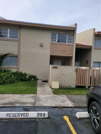 $3,195 | 14389 Kendale Lakes Circle, Unit 14389, Miami, FL 33183