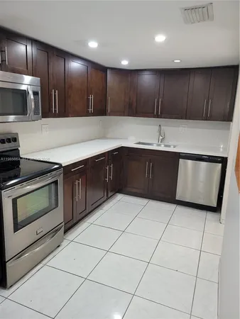 $3,195 | 14389 Kendale Lakes Circle, Unit 14389, Miami, FL 33183