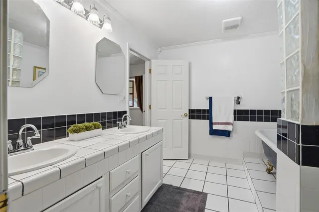 $599,999 | 5824 Sky Road, Joshua, TX 76058