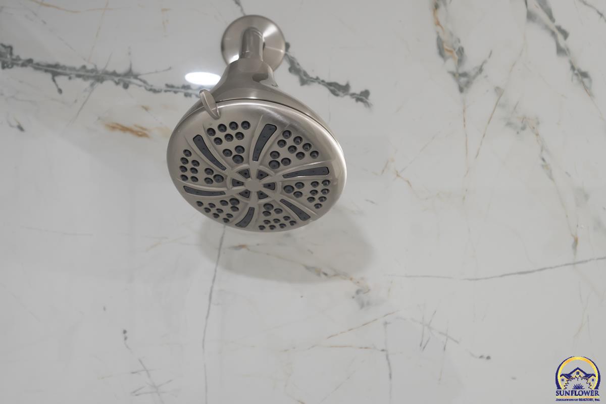 1023 Southwest Taylor Street Topeka, KS 66612 - Photo 14 of 33