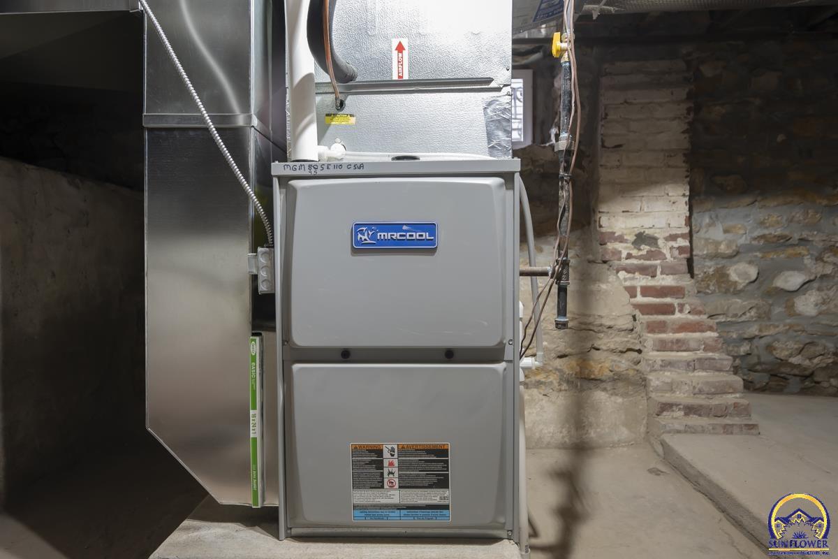 1023 Southwest Taylor Street Topeka, KS 66612 - Photo 15 of 33