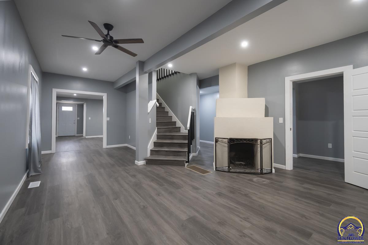 1023 Southwest Taylor Street Topeka, KS 66612 - Photo 2 of 33