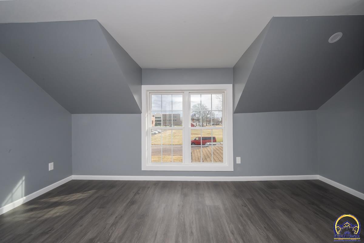 1023 Southwest Taylor Street Topeka, KS 66612 - Photo 24 of 33