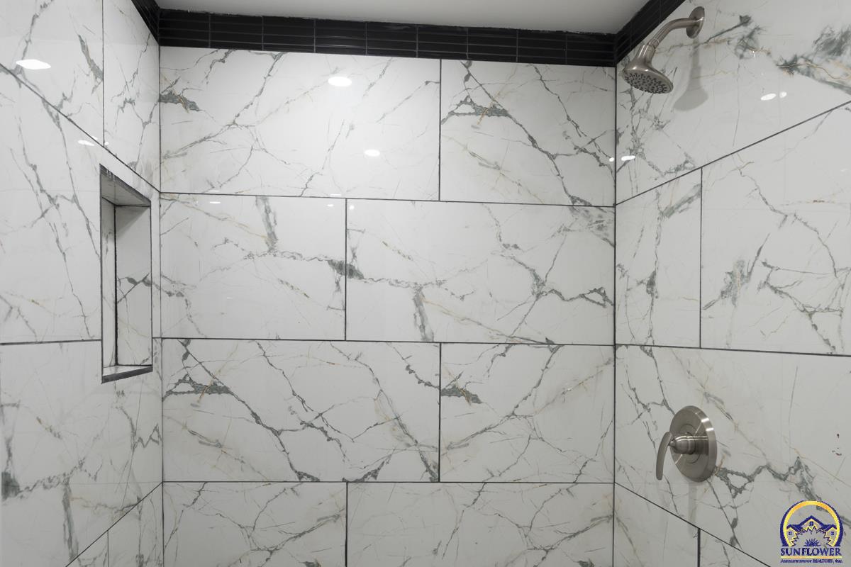 1023 Southwest Taylor Street Topeka, KS 66612 - Photo 27 of 33