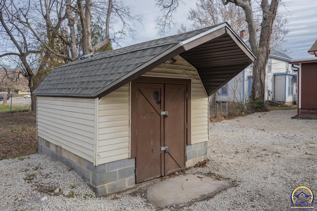 1023 Southwest Taylor Street Topeka, KS 66612 - Photo 28 of 33