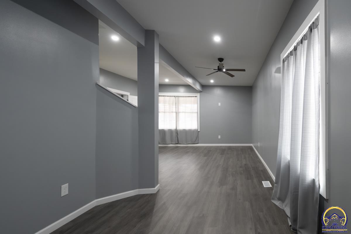 1023 Southwest Taylor Street Topeka, KS 66612 - Photo 4 of 33