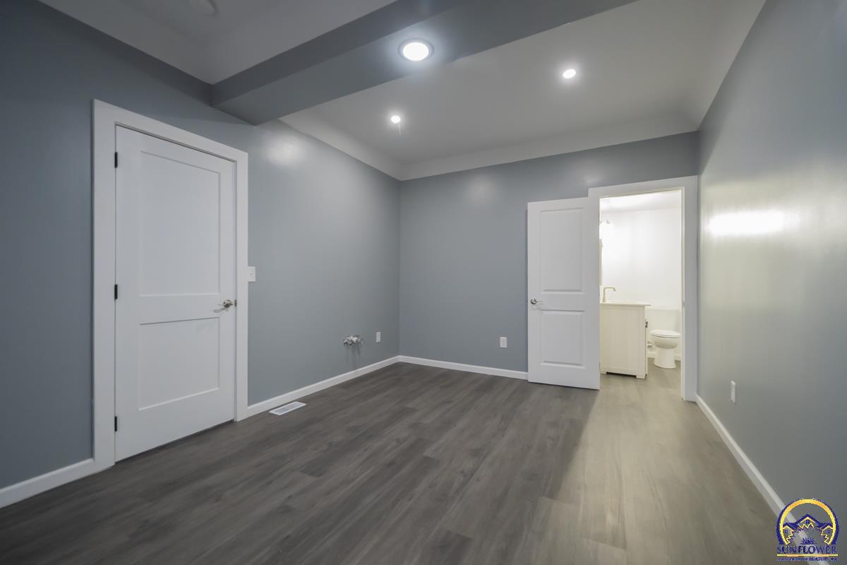 1023 Southwest Taylor Street Topeka, KS 66612 - Photo 6 of 33