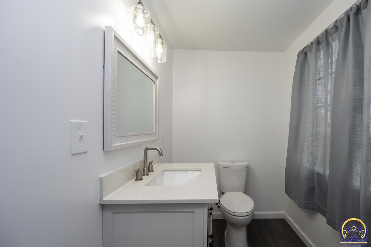 1023 Southwest Taylor Street Topeka, KS 66612 - Photo 7 of 33