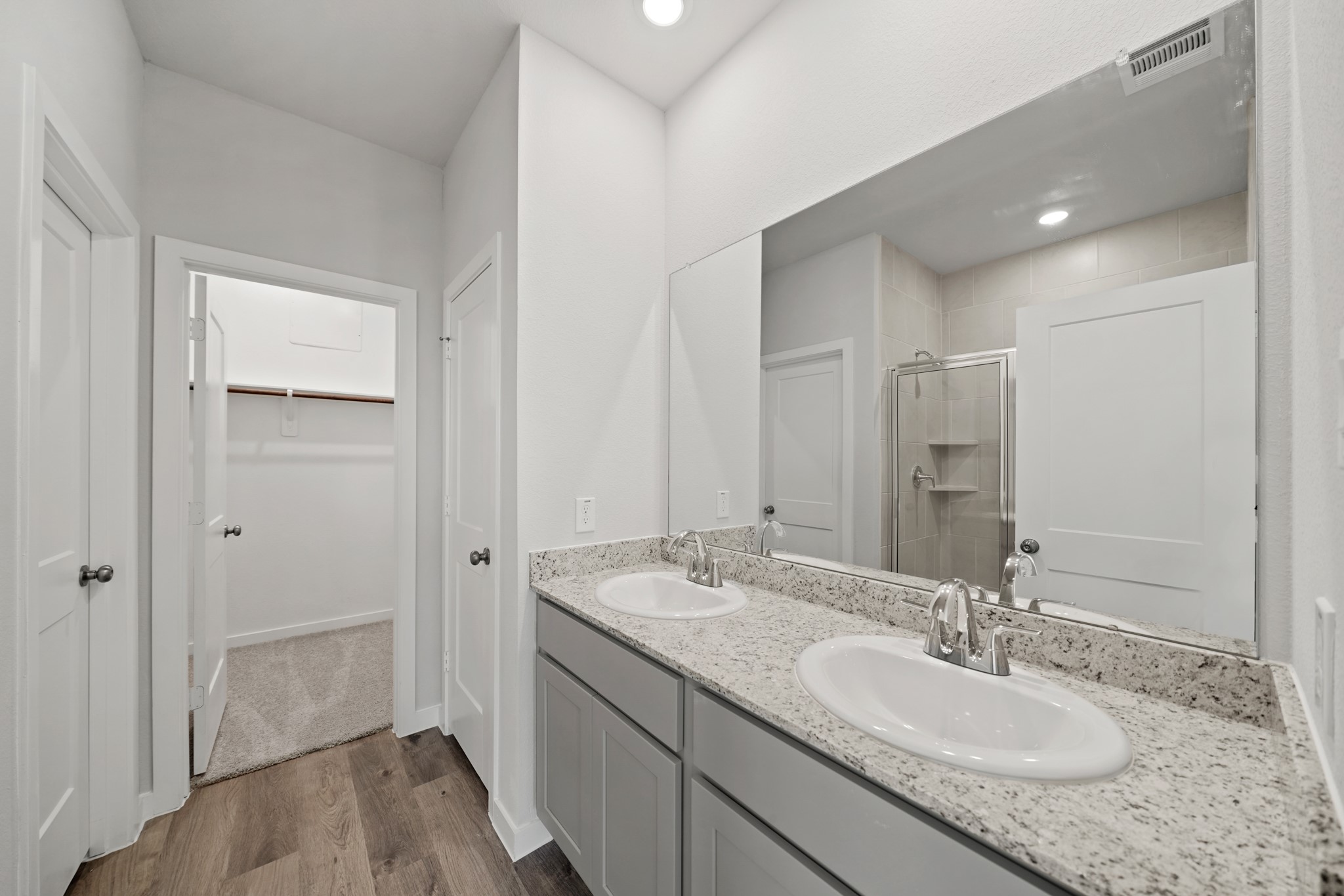 302 Amy Street Angleton, TX 77515 - Photo 8 of 27 a bathroom with a sink double vanity granite tub shower and a mirror