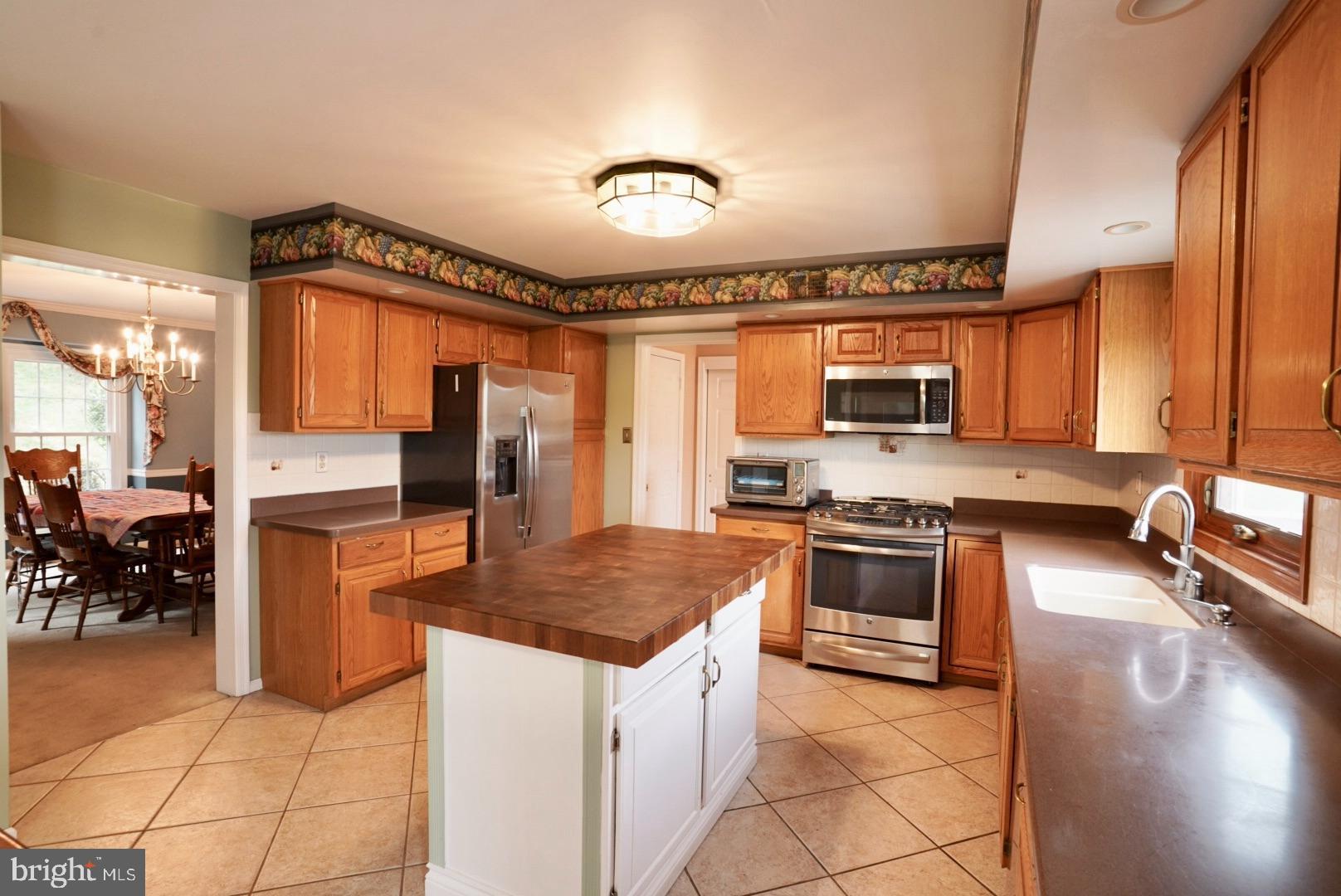 380 Styer Road Glenmoore, PA 19343 - Photo 10 of 33 Warm and inviting kitchen with modern charm.