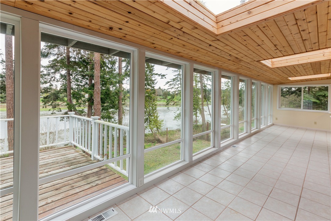 1611 Griffith Point Road Nordland, WA 98358 - Photo 4 of 22
