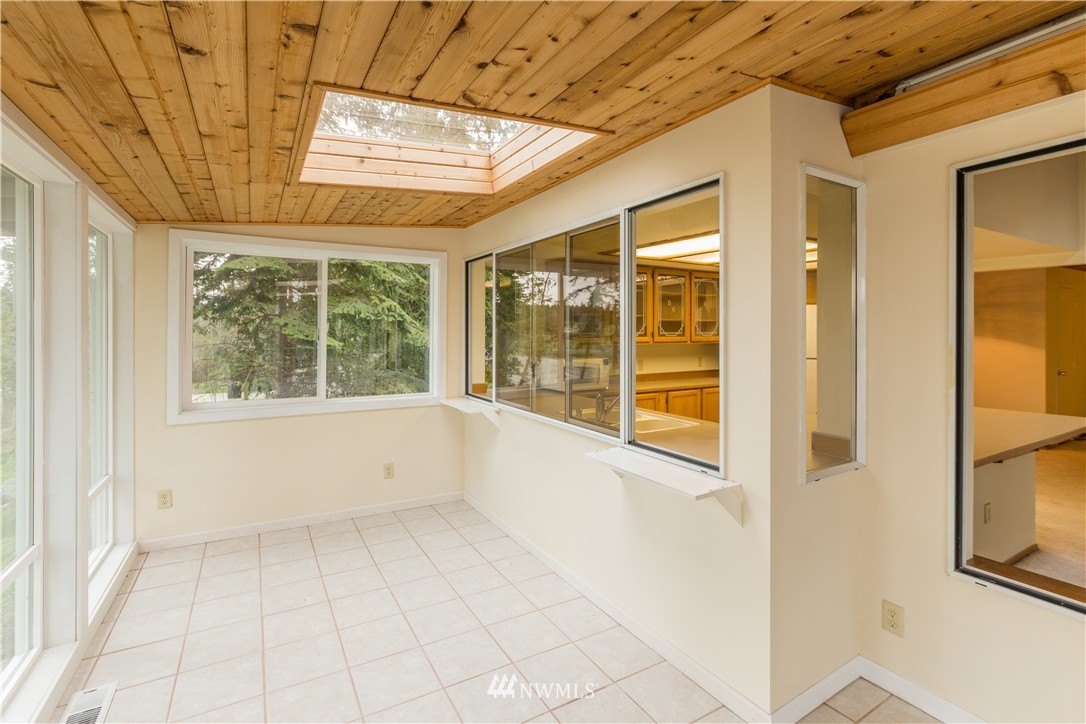 1611 Griffith Point Road Nordland, WA 98358 - Photo 6 of 22