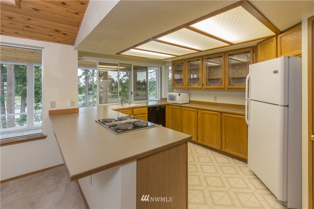 1611 Griffith Point Road Nordland, WA 98358 - Photo 7 of 22