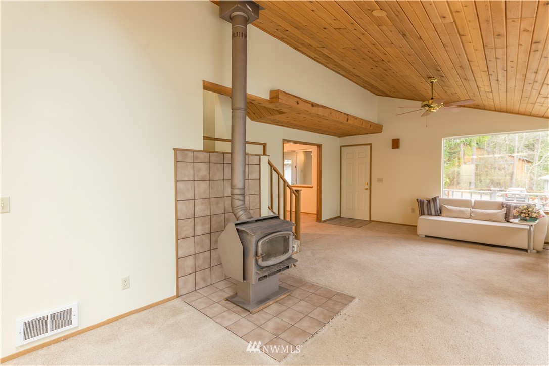 1611 Griffith Point Road Nordland, WA 98358 - Photo 10 of 22