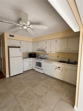 $3,300 | 296 4th Avenue South, Unit 296, Naples, FL 34102