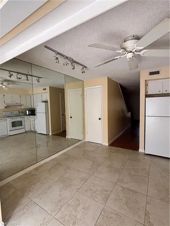 $3,300 | 296 4th Avenue South, Unit 296, Naples, FL 34102