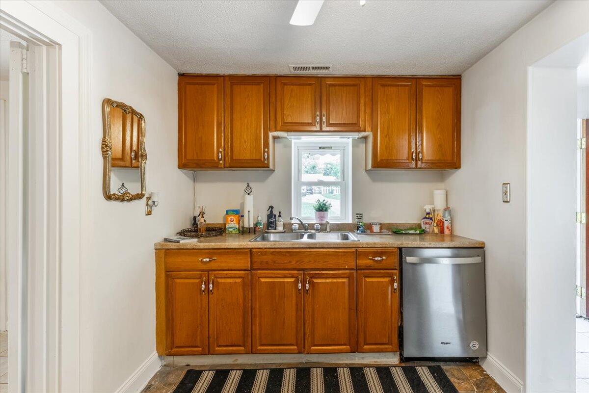 1609 Barry Road Chattanooga, TN 37412 - Photo 6 of 16 09-IMG_9897