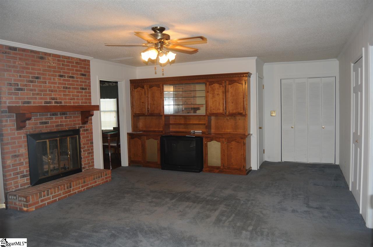 471 North Rutherford Road Greer, SC 29651 - Photo 4 of 11 Gallery Image 4