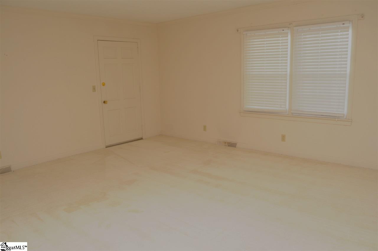 471 North Rutherford Road Greer, SC 29651 - Photo 6 of 11 Gallery Image 6