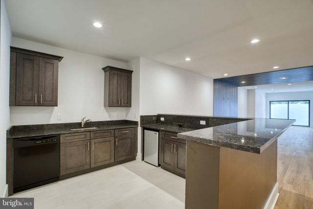 $3,500,000 | 4605 26th Street North, Arlington, VA 22207