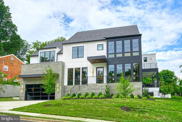 $3,500,000 | 4605 26th Street North, Arlington, VA 22207