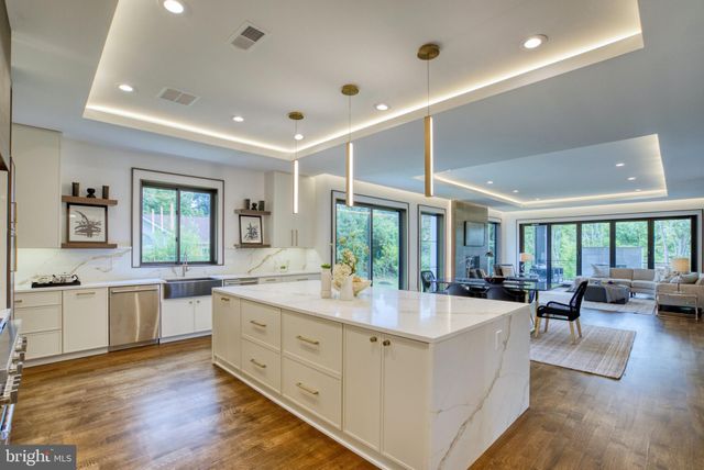 $3,500,000 | 4605 26th Street North, Arlington, VA 22207