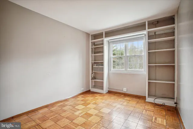 $425,000 | 3518 Valley Drive, Alexandria, VA 22302