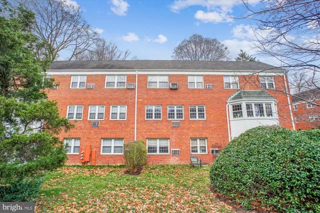 $425,000 | 3518 Valley Drive, Alexandria, VA 22302