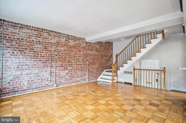 $425,000 | 3518 Valley Drive, Alexandria, VA 22302