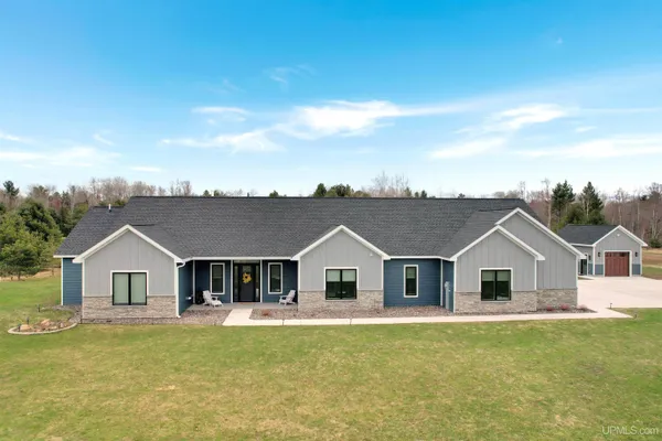 $939,900 | 46647 Golf Drive, Chassell, MI 49916
