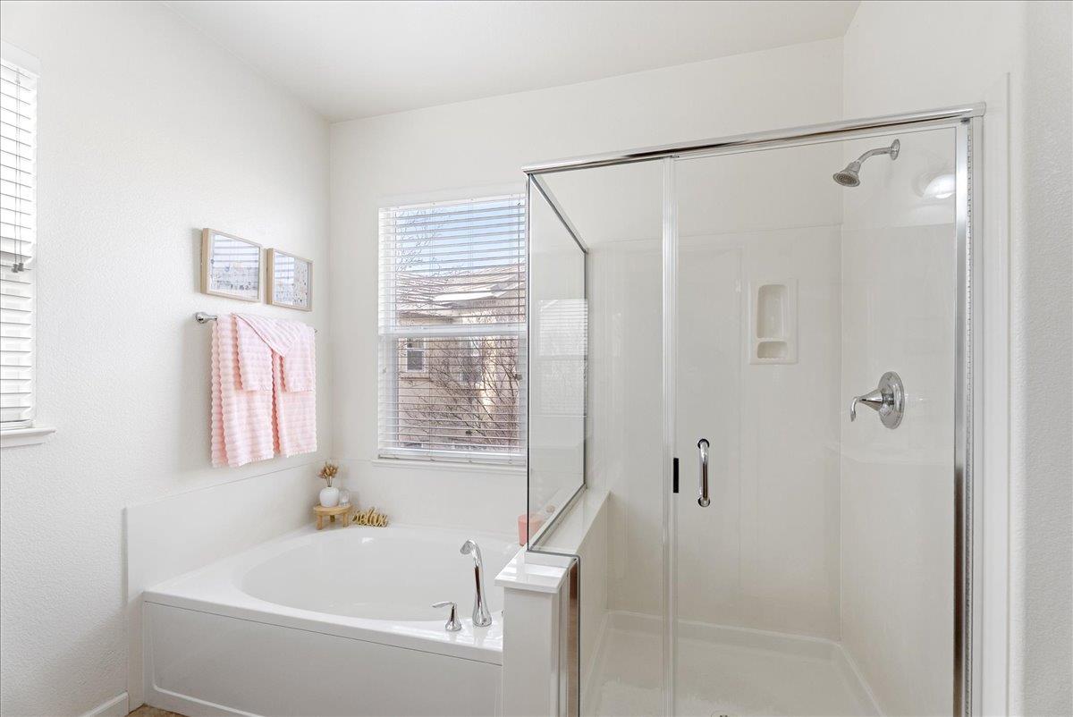 719 Courtyards Loop Lincoln, CA 95648 - Photo 26 of 33 a bathroom with a bathtub and a shower