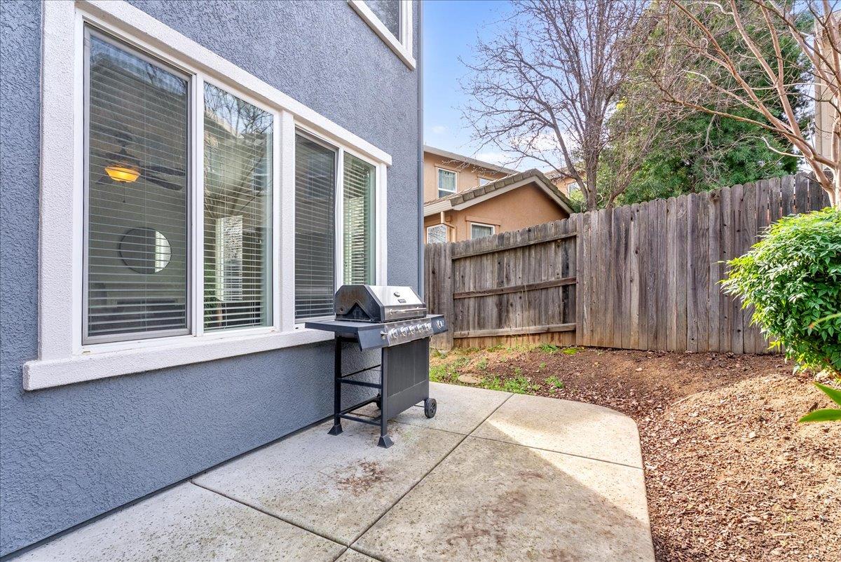 719 Courtyards Loop Lincoln, CA 95648 - Photo 33 of 33 a view of a house with backyard and sitting area