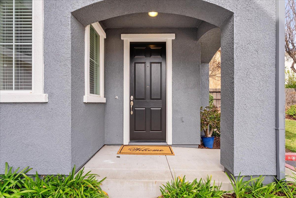 719 Courtyards Loop Lincoln, CA 95648 - Photo 5 of 33 a view of entrance door of the house