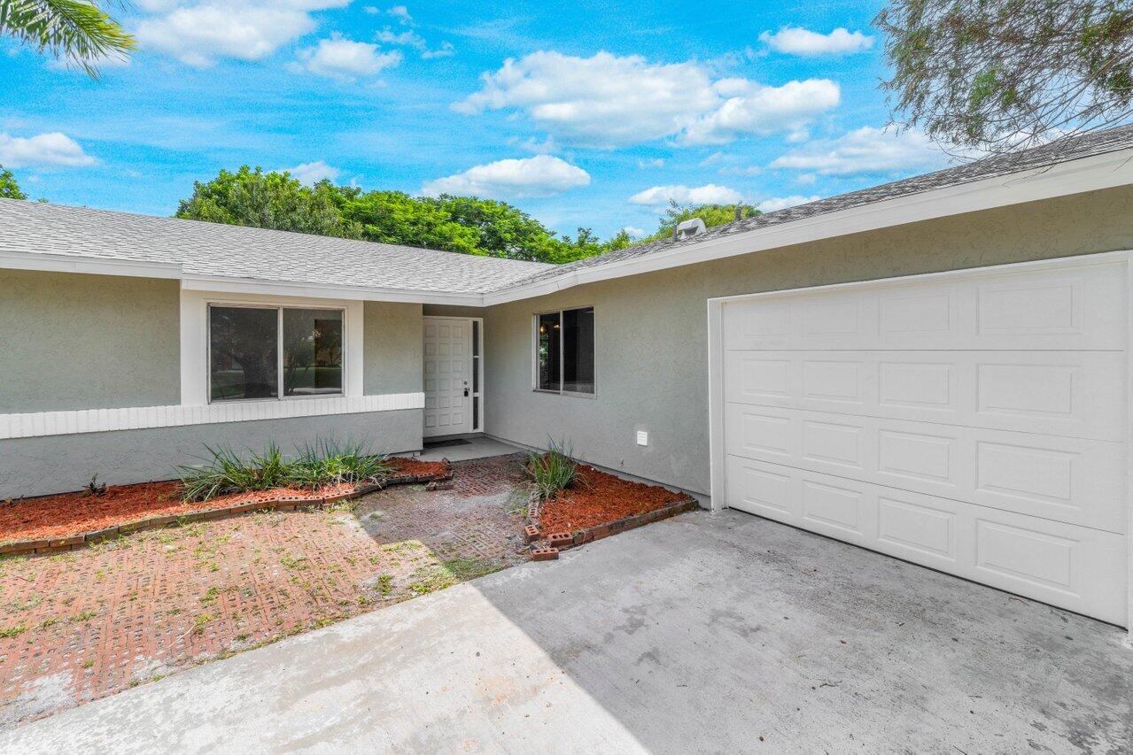 207 Southwest Homeland Road Port St. Lucie, FL 34953 - Photo 5 of 30 006-207SouthwestHomelandRoad-PortStLucie