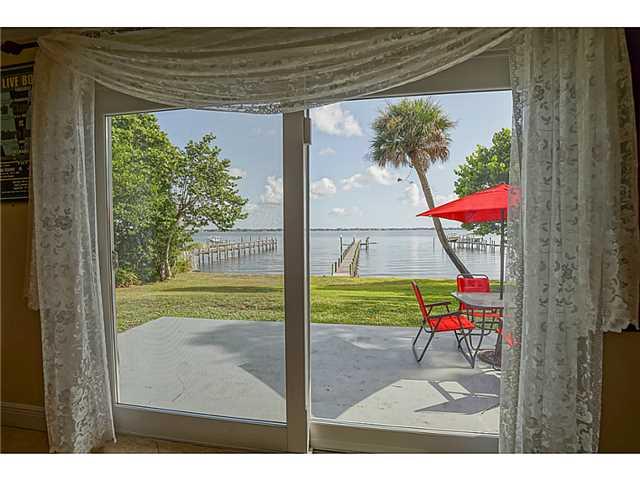 1041 Southeast Riverside Drive Stuart, FL 34996 - Photo 9 of 25 Gallery Image 9