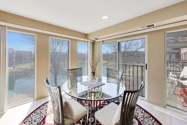 $635,000 | 432 Kelburn Road, Unit 223, Deerfield, IL 60015