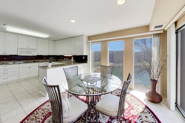 $635,000 | 432 Kelburn Road, Unit 223, Deerfield, IL 60015