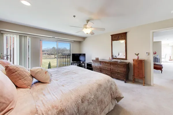 $635,000 | 432 Kelburn Road, Unit 223, Deerfield, IL 60015