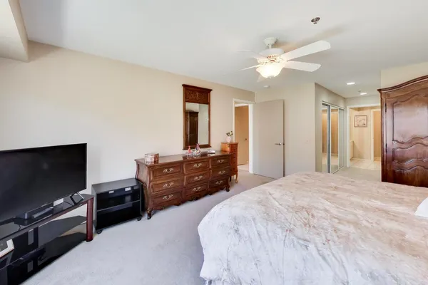 $635,000 | 432 Kelburn Road, Unit 223, Deerfield, IL 60015