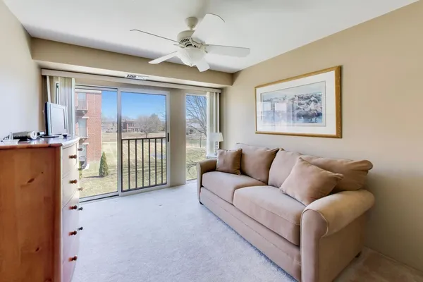 $635,000 | 432 Kelburn Road, Unit 223, Deerfield, IL 60015