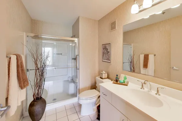 $635,000 | 432 Kelburn Road, Unit 223, Deerfield, IL 60015