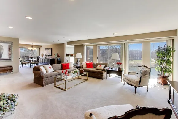 $635,000 | 432 Kelburn Road, Unit 223, Deerfield, IL 60015