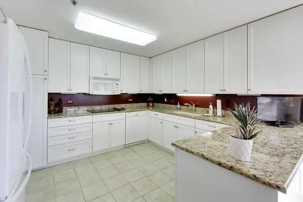 $635,000 | 432 Kelburn Road, Unit 223, Deerfield, IL 60015