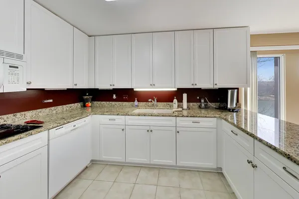 $635,000 | 432 Kelburn Road, Unit 223, Deerfield, IL 60015