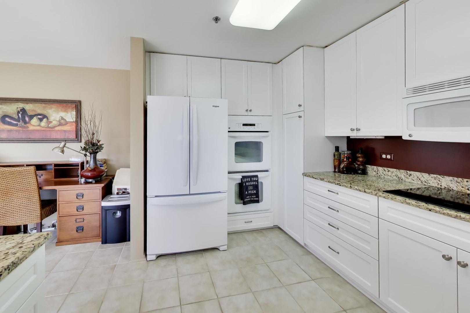 432 Kelburn Road, Unit 223 Deerfield, IL 60015 - Photo 10 of 24