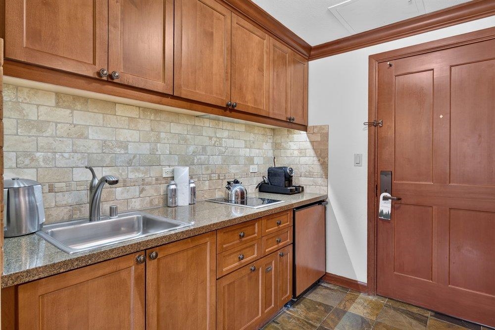 400 Resort Road, Unit 110112 Olympic Valley, CA 96146 - Photo 5 of 28 Gallery Image 5