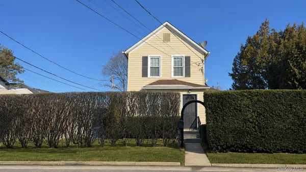 $850,000 | 42 Whitney Avenue, Syosset, NY 11791