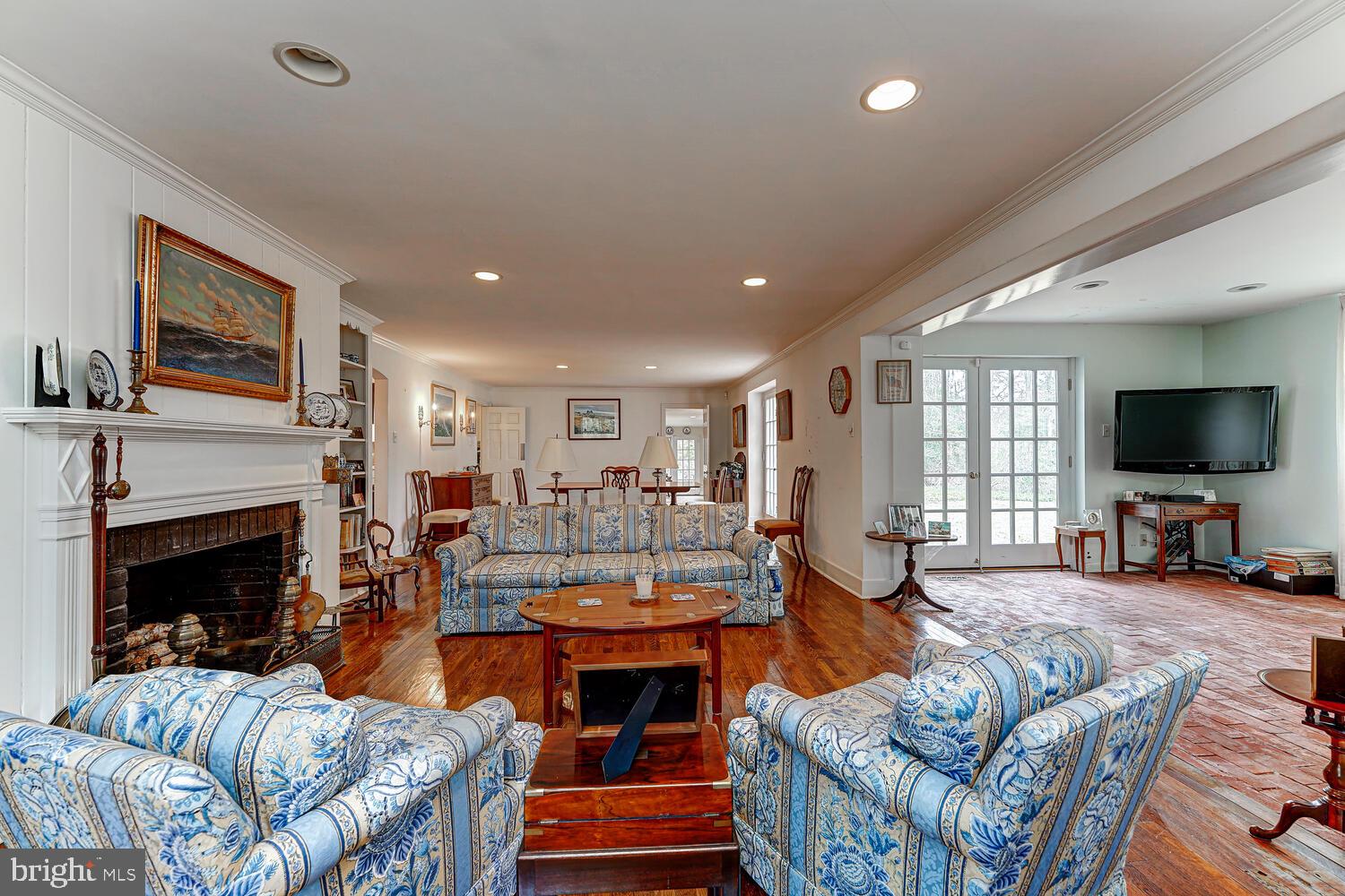 323 Caversham Road Bryn Mawr, PA 19010 - Photo 17 of 52 Lots of Natural Sun Light